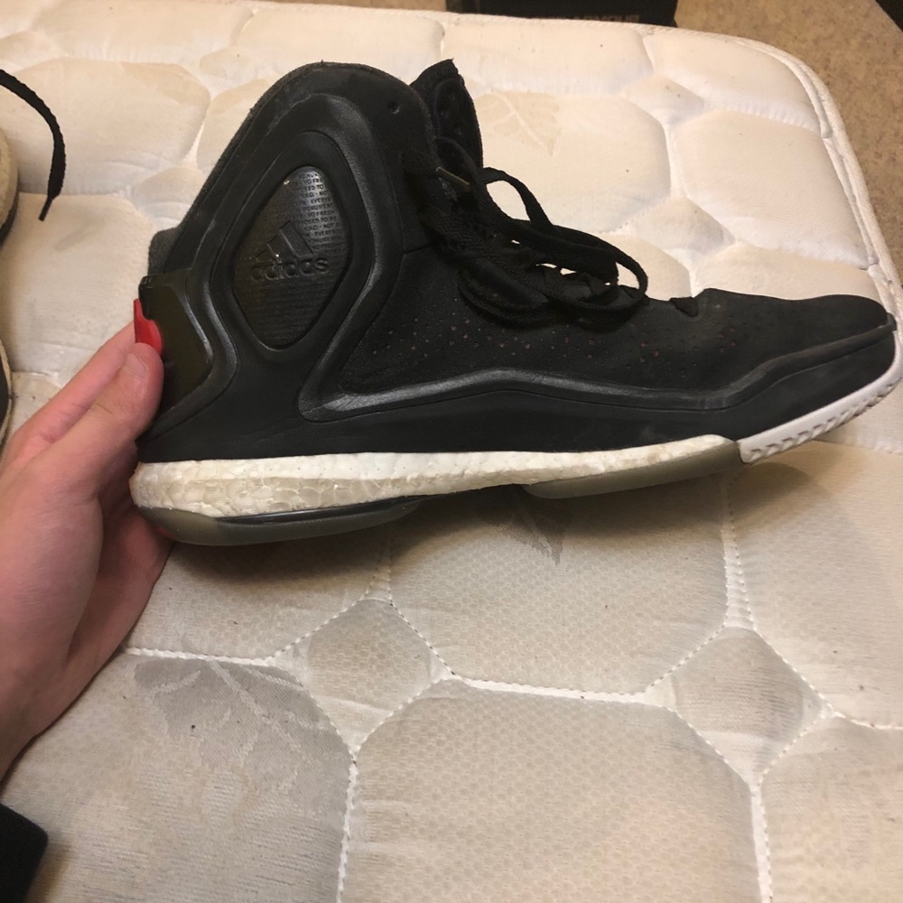 Adidas Derrick rose signature shoe